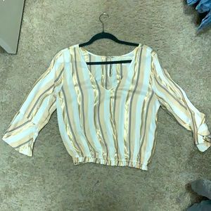 Flowy gold quarter sleeve